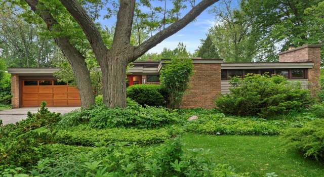 Photo of 8325 N Regent Rd, Fox Point, WI 53217