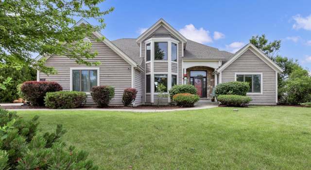 Photo of 3229 S Highpointe Dr, New Berlin, WI 53151