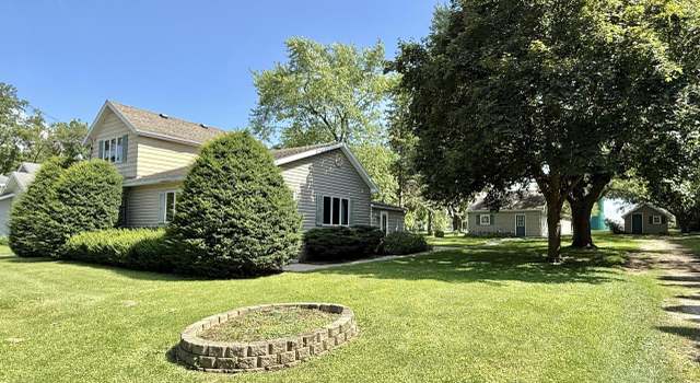Photo of 118 E School St, Sharon, WI 53585