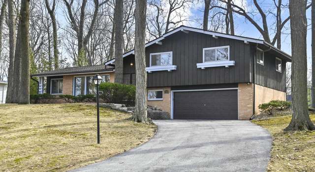 Photo of 17925 Royalcrest Dr, Brookfield, WI 53045