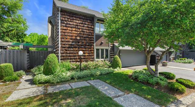 Photo of 36 Stonewood Ct #36, Wind Point, WI 53402