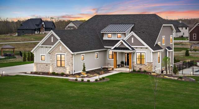 Photo of W182N6948 Sanctuary Dr, Menomonee Falls, WI 53051