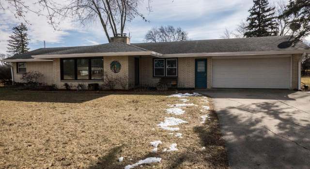 Photo of N77W15031 Wood View Dr, Menomonee Falls, WI 53051