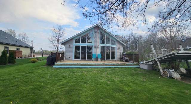 Photo of W1006 Shorewood Dr, East Troy, WI 53120
