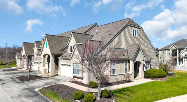 Photo of 2850 Fox Lake Cir #31, Waukesha, WI 53189
