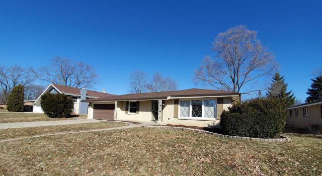Photo of 7988 S Verdev Dr, Oak Creek, WI 53154