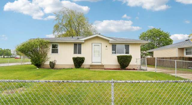 Photo of 5705 66th Pl, Kenosha, WI 53142