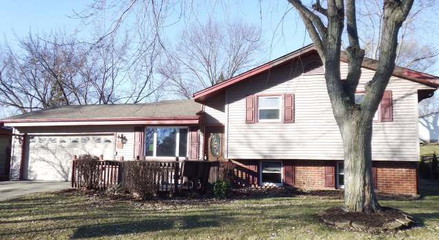 Photo of 7487 S Crane Dr, Oak Creek, WI 53154