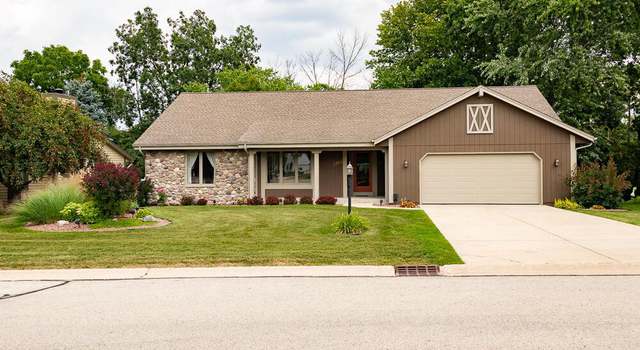Photo of 3944 S Stonewood Rd, New Berlin, WI 53151