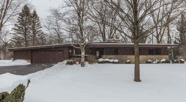 Photo of 17665 Country Ln, Brookfield, WI 53045