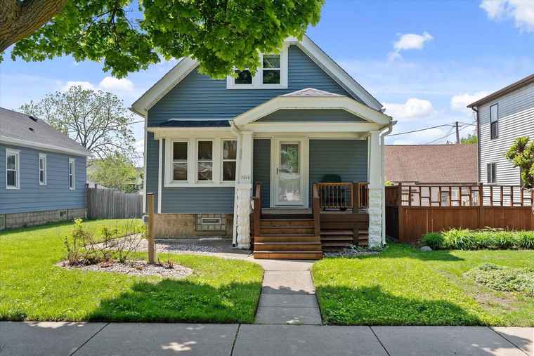 Photo of 2209 E Vollmer Ave Milwaukee, WI 53207