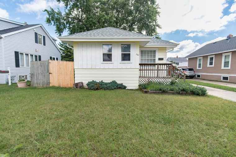 Photo of 7707 16th Ave Kenosha, WI 53143