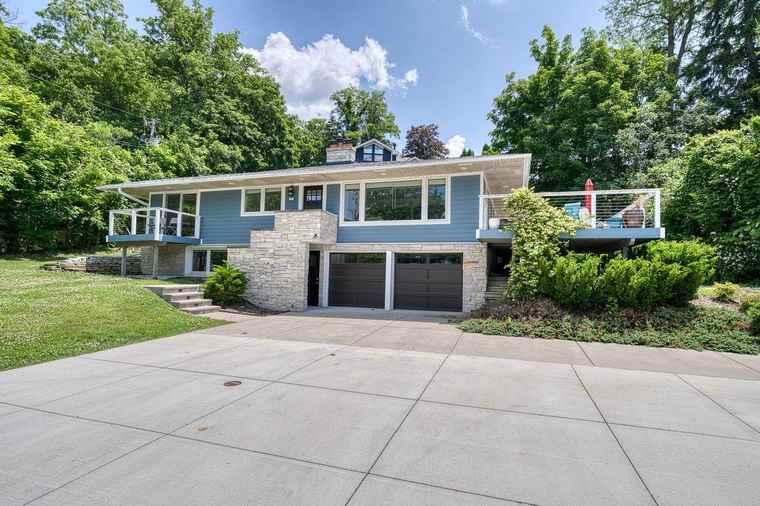 Photo of 915 Mariane Ter Lake Geneva, WI 53147