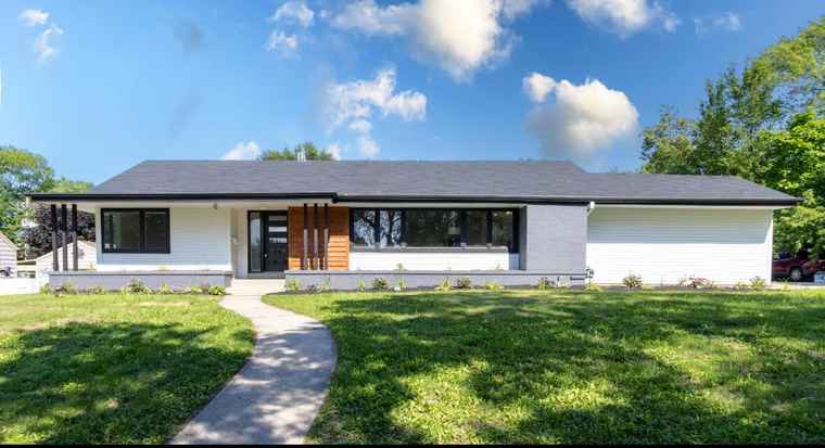 Photo of 3320 S Whitnall Ave Milwaukee, WI 53207