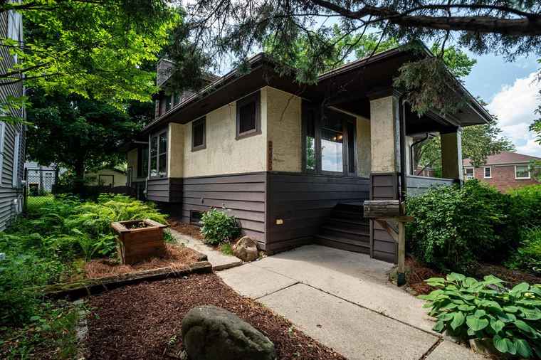Photo of 2633 N Wauwatosa Ave Wauwatosa, WI 53213