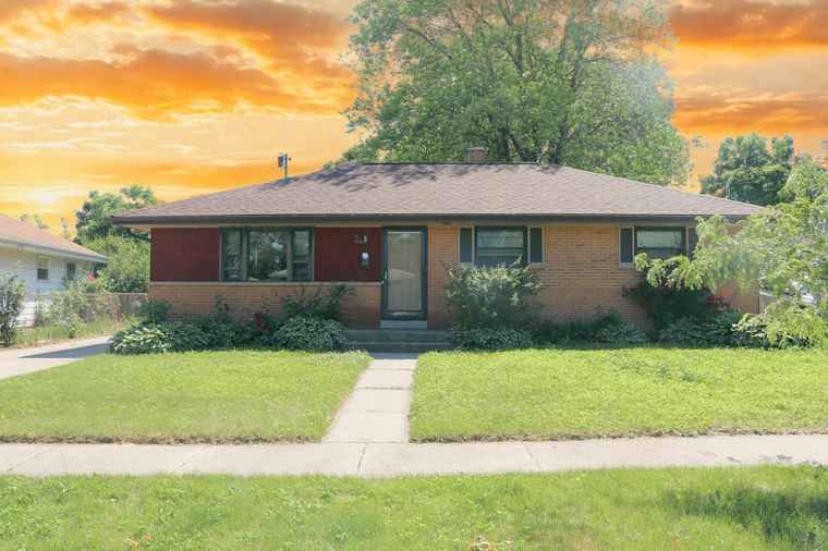 Photo of 6433 W Boehlke Ave Milwaukee, WI 53223