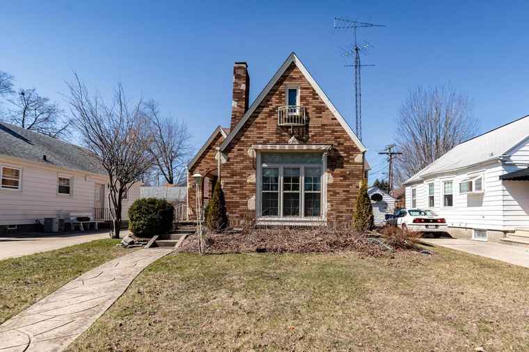 Photo of 7414 5th Ave Kenosha, WI 53143