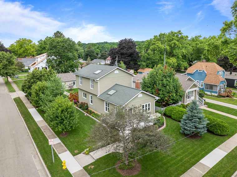 Photo of 1192 Center St Lake Geneva, WI 53147
