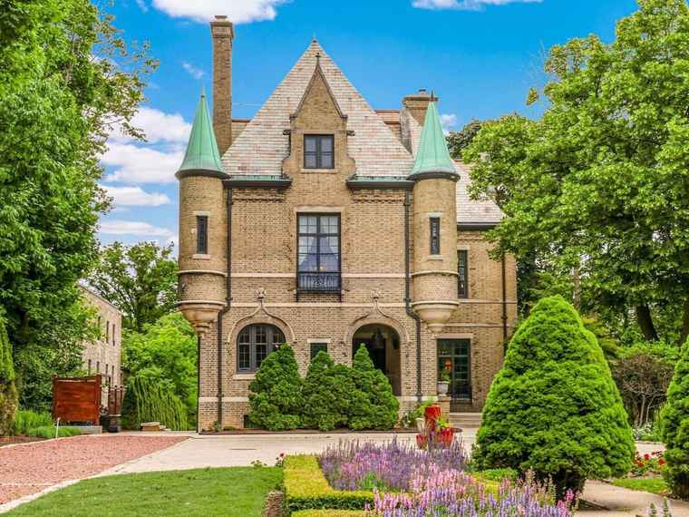 Photo of 3266 N Lake Dr Milwaukee, WI 53211