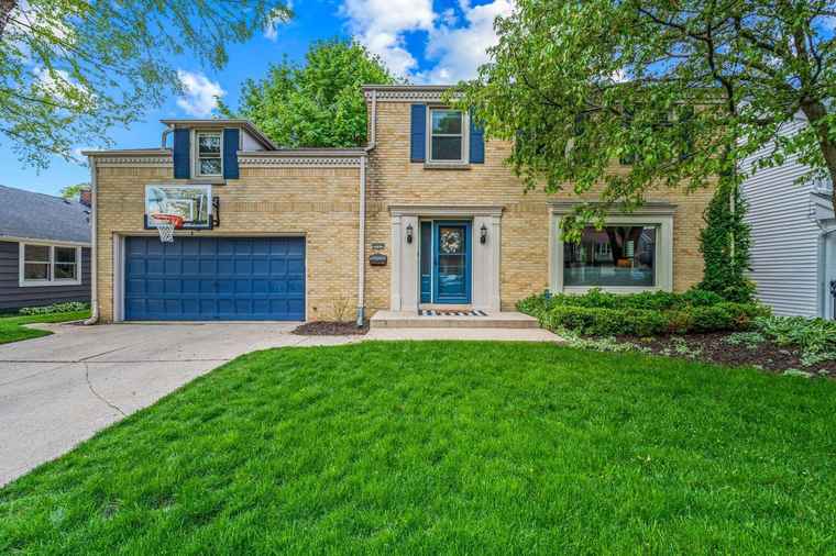 Photo of 2627 N 94th St Wauwatosa, WI 53226