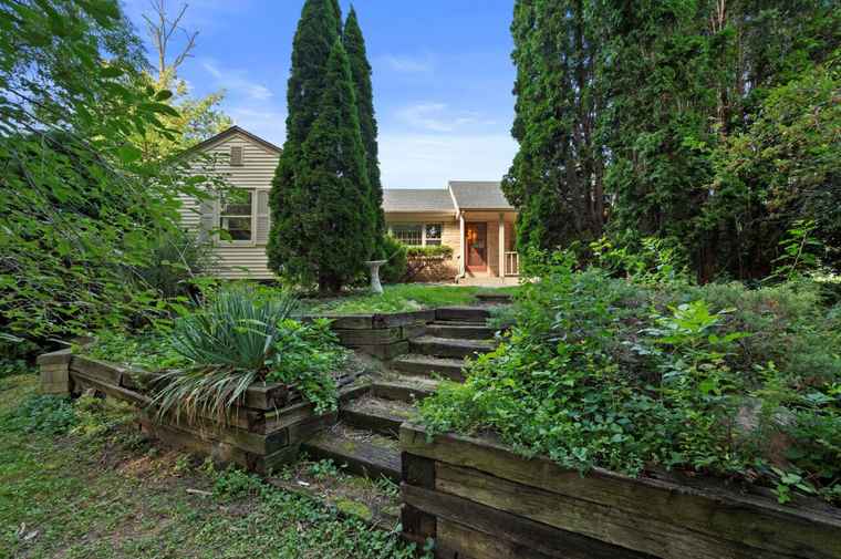 Photo of 627 N 114th St Wauwatosa, WI 53226