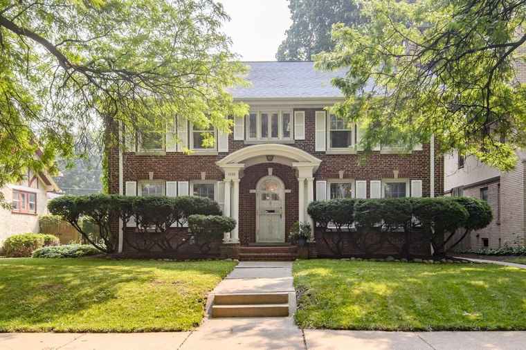 Photo of 2550 N Grant Blvd Milwaukee, WI 53210