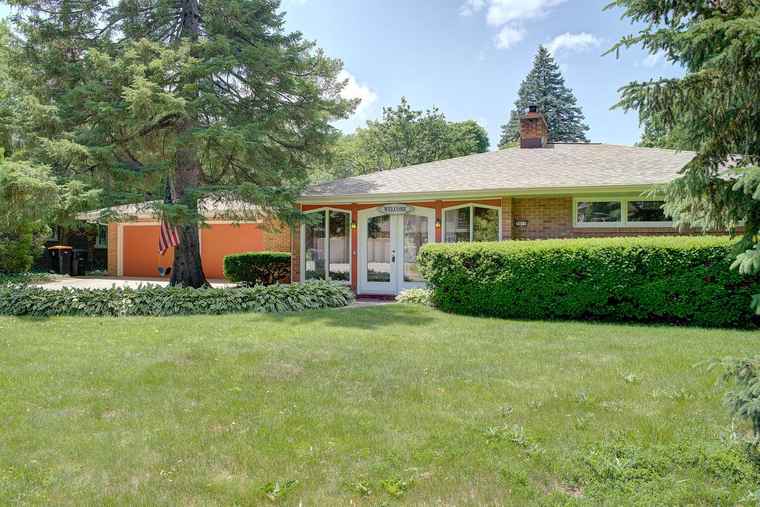 Photo of 3415 N 105th St Wauwatosa, WI 53222