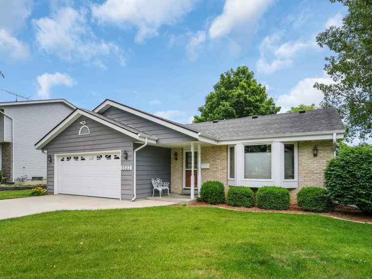 Photo of 5527 Pershing Blvd Kenosha, WI 53144