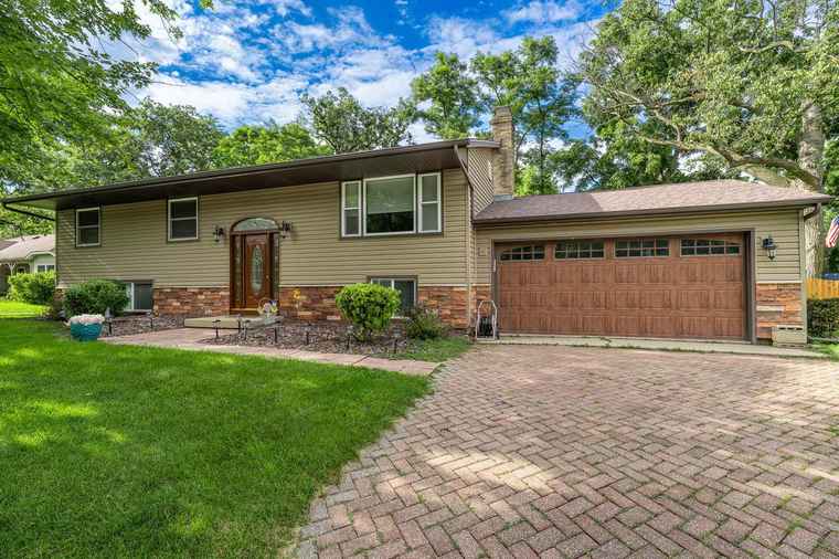 Photo of 501 Sue Ann Dr Lake Geneva, WI 53147