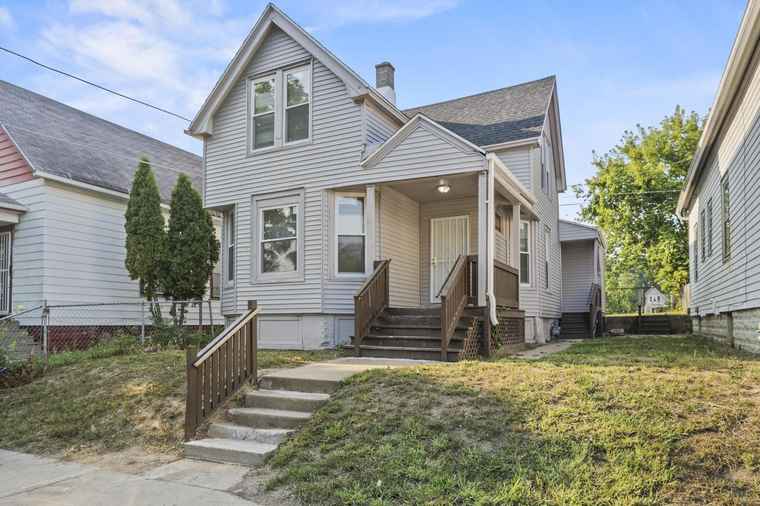 Photo of 1540 W Groeling Ave Milwaukee, WI 53206