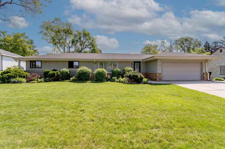 Photo of 4144 N 93rd St Wauwatosa, WI 53222