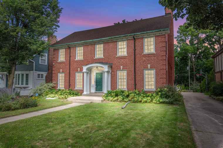 Photo of 534 N 68th St Wauwatosa, WI 53213