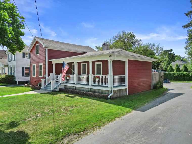 Photo of 513 61st St Kenosha, WI 53143