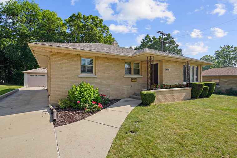 Photo of 4450 67th St Kenosha, WI 53142