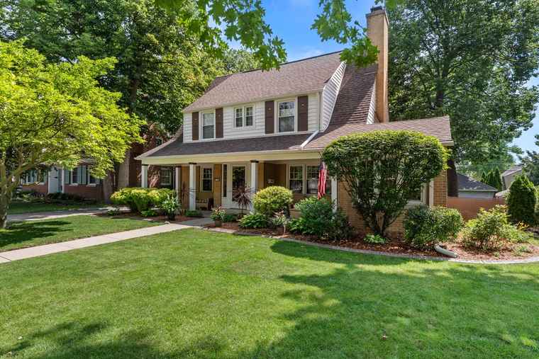 Photo of 144 N 88th St Wauwatosa, WI 53226