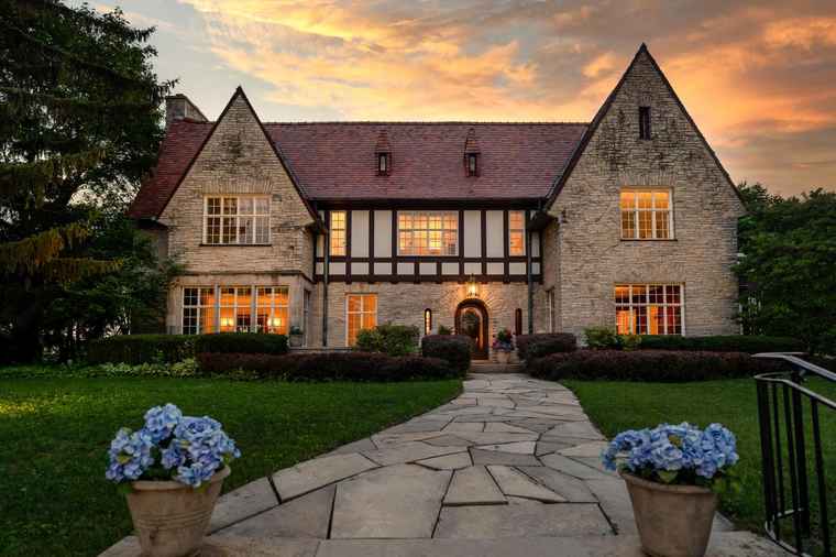 Photo of 1651 Alta Vista Ave Wauwatosa, WI 53213