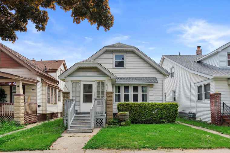 Photo of 1636 S 30th St Milwaukee, WI 53215
