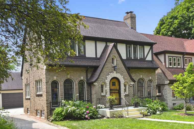 Photo of 6223 W Wisconsin Ave Wauwatosa, WI 53213