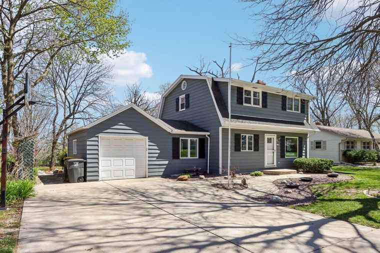 Photo of 2520 N 111th St Wauwatosa, WI 53226