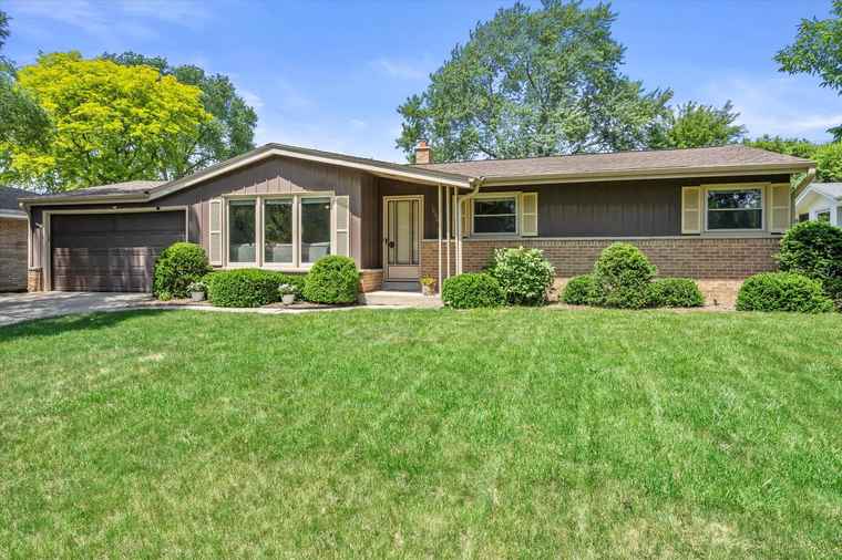 Photo of 10822 W Derby Ave Wauwatosa, WI 53225