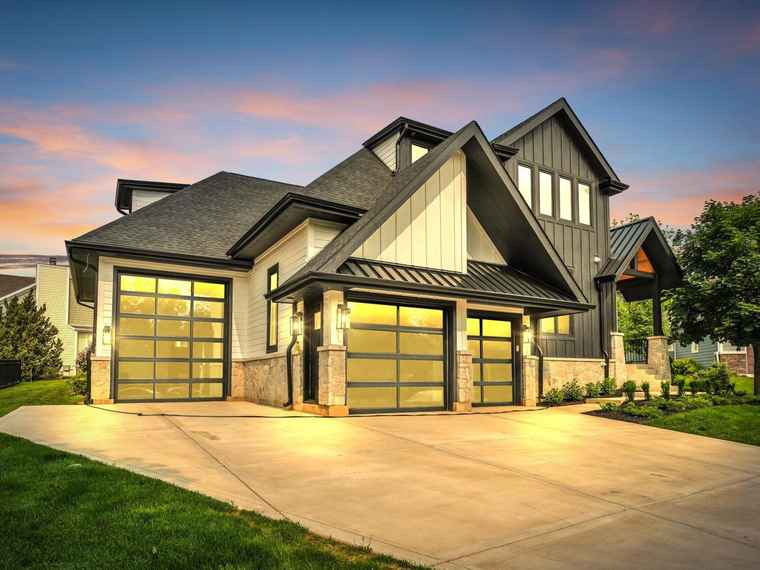 Photo of 525 Maple St Lake Geneva, WI 53147