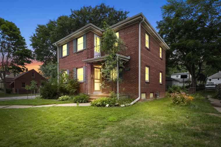 Photo of 2777 S 47th St Milwaukee, WI 53219
