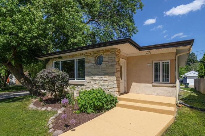 5748 N Sunset Ln, Glendale, WI 53209 | MLS# 1923356 | Redfin
