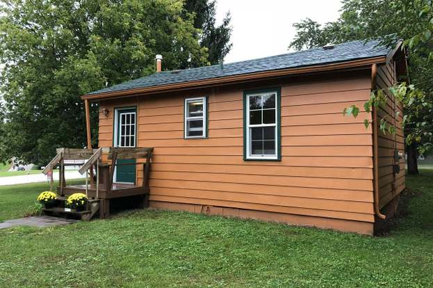 204 W Hunt Ave Twin Lakes Wi 53181 Mls 1606484 Redfin
