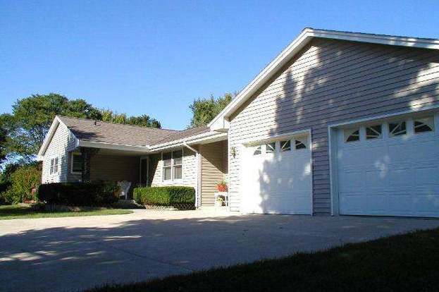 8008 N 54th St Brown Deer Wi 53223 Mls 1221635 Redfin