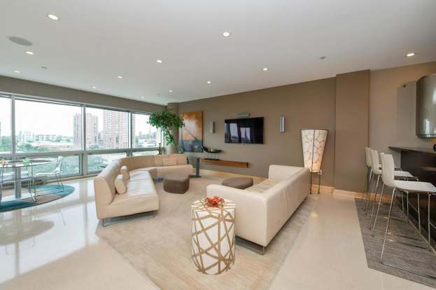 545 E Wells St 802 Milwaukee Wi 53202 3 Beds 2 5 Baths