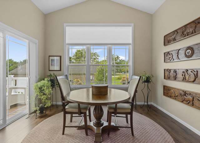 Property at 1806 Dondee Rd, Madison, WI 53716, 3 beds, 3 baths