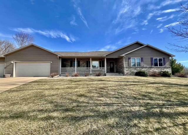 Property at 415 Hillside Cir, Tomah, WI 54660, 3 beds, 2.5 baths