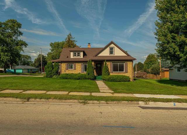 Property at 2113 11th Ave, Monroe, WI 53566, 4 beds, 1.5 baths