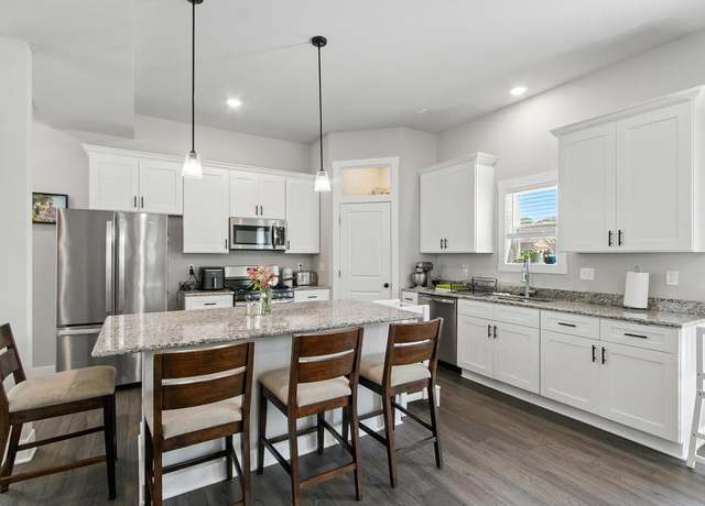 Property at 118 Douglas Dr, Brooklyn, WI 53521, 4 beds, 2.5 baths